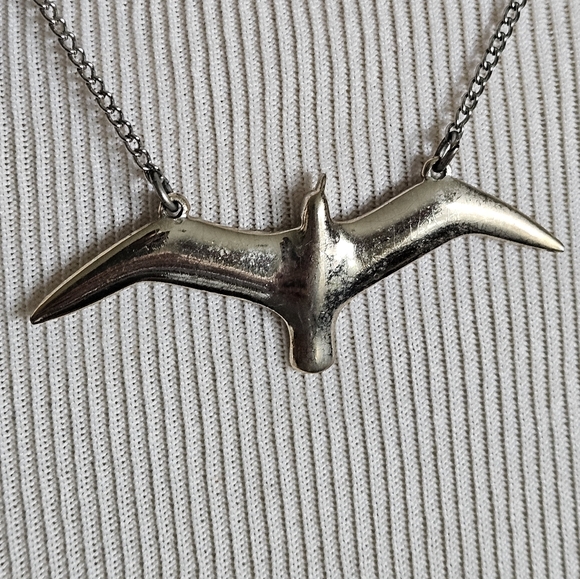 Silver Tone Seagull Pendent Necklace . - Picture 6 of 10